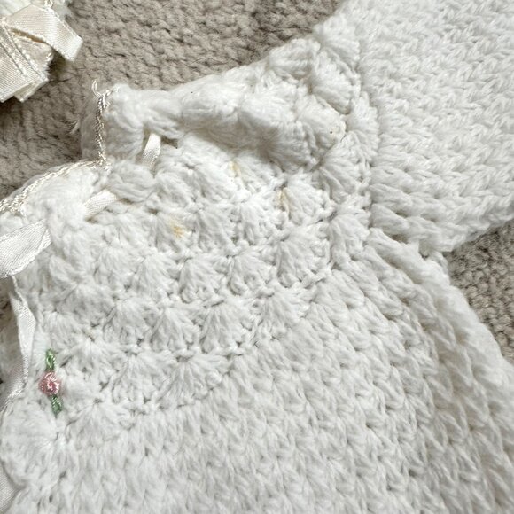 Vintage Hand-Crocheted Baby Set With Bonnet & Booties Pink Embroidered Flowers S - Picture 2 of 9